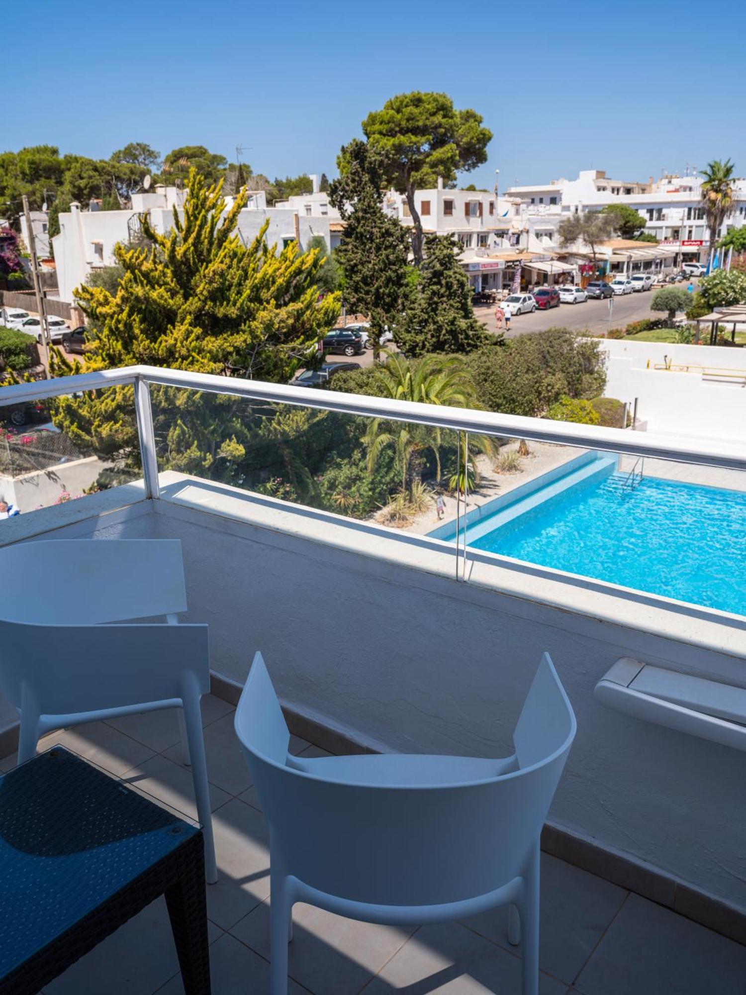 Standard Double Room Pool View,764258554:JPEG